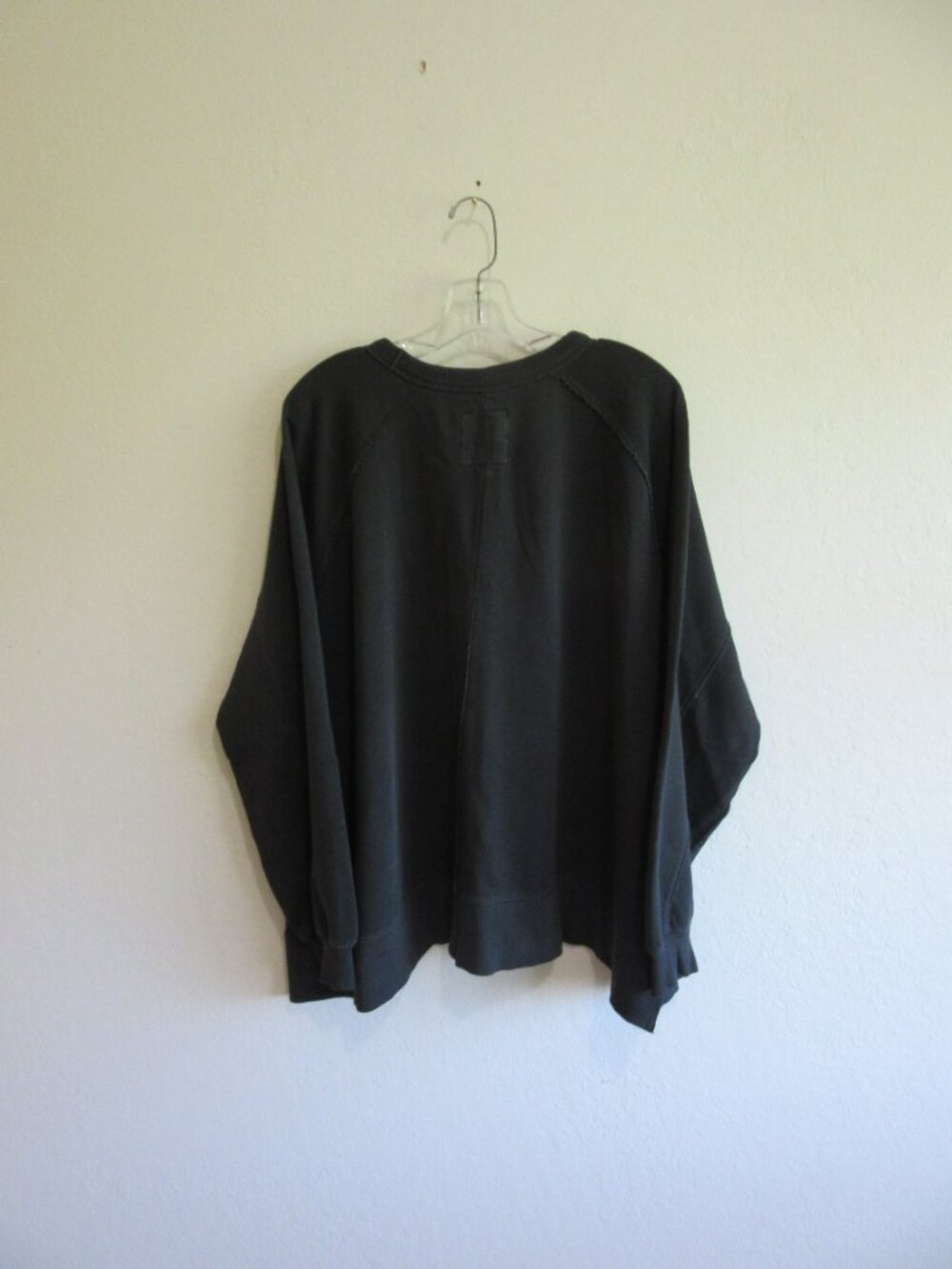 AERIE Black Oversized Pullover Long Sleeve XL Sweatshirt - Flaws - Picture 2 of 3